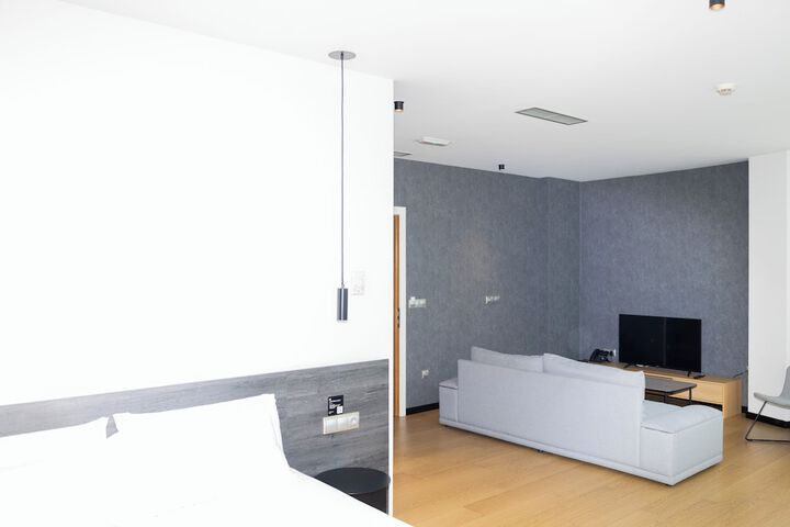 Room 13 of 31