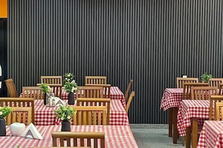 Dining 17 of 20