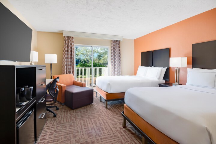Room 4 of 28