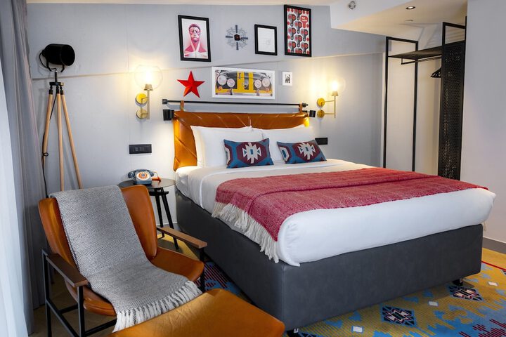 Room 29 of 147