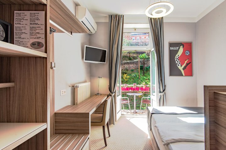 Room 12 of 52