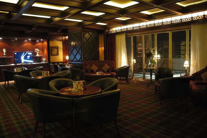 Lounge 47 of 58