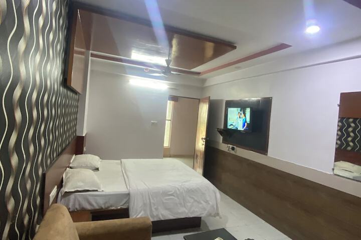 Room 4 of 14