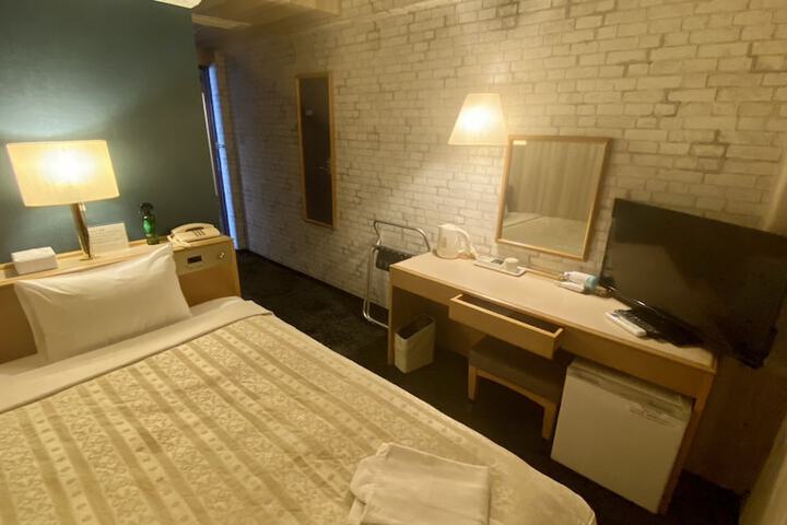 Room 11 of 33