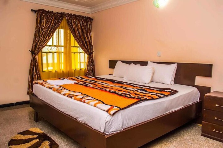 Room 4 of 25