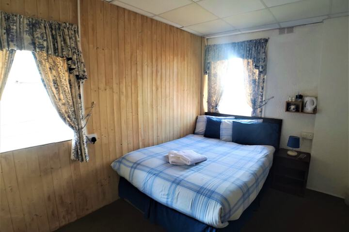 Room 14 of 102