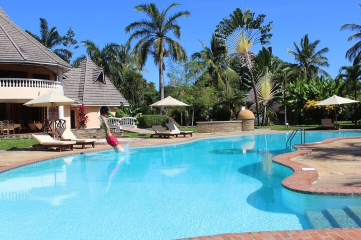 Pool 10 of 14