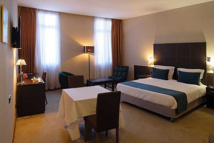 Room 10 of 24