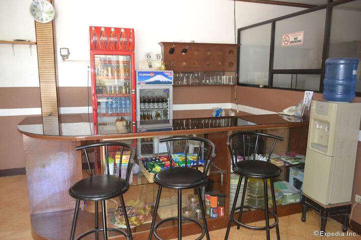 Lounge 63 of 72