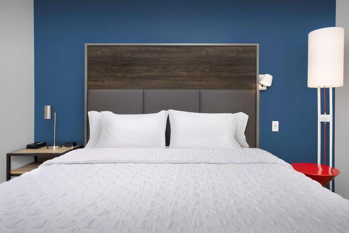 1 King Bed (16 of 16)