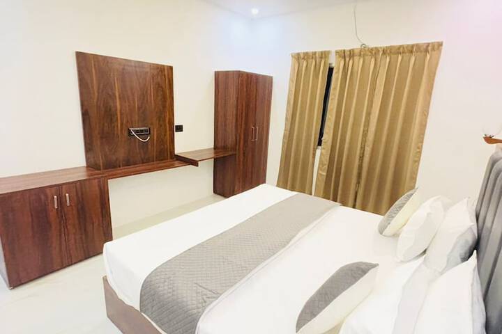 Room 3 of 30
