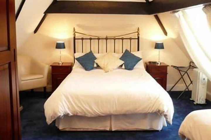 Room 2 of 19