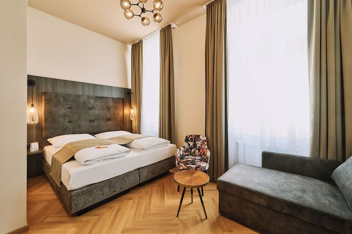 Room 12 of 39