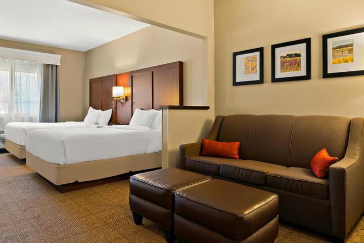 1 King Bed Suite (3 of 9)