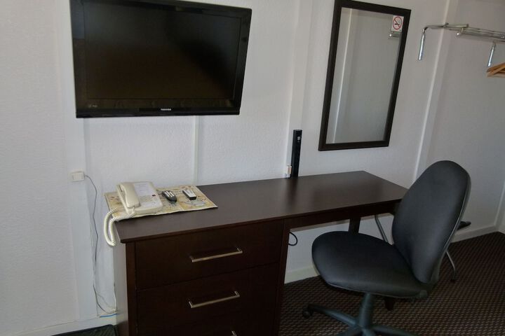 Room 6 of 57