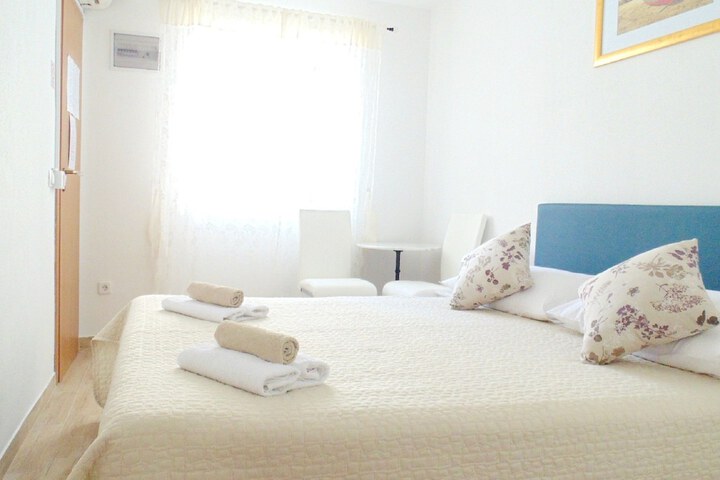 Room 25 of 80