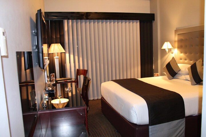 Room 4 of 36