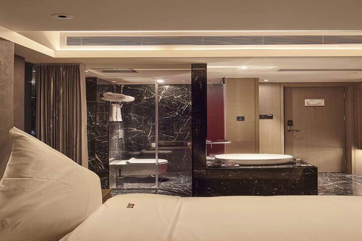 Room 6 of 21