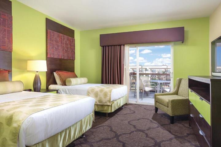 Hotel Suite Photo