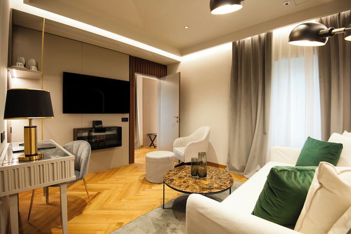 Room 82 of 157