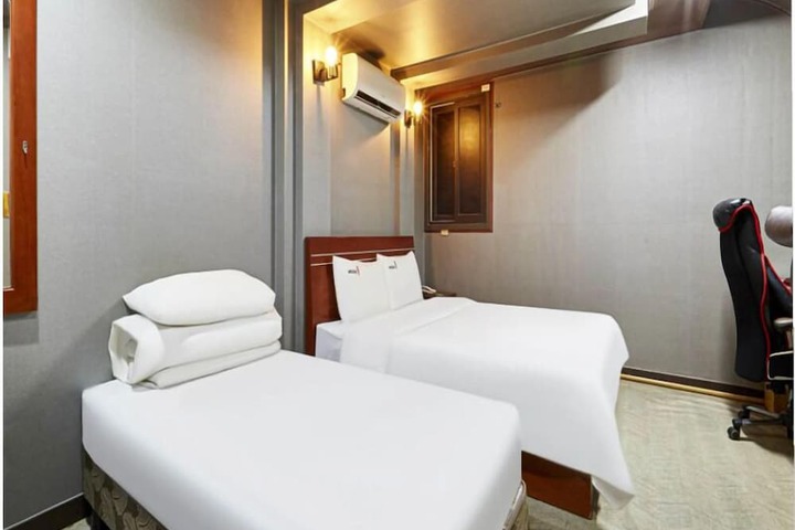 Room 30 of 44