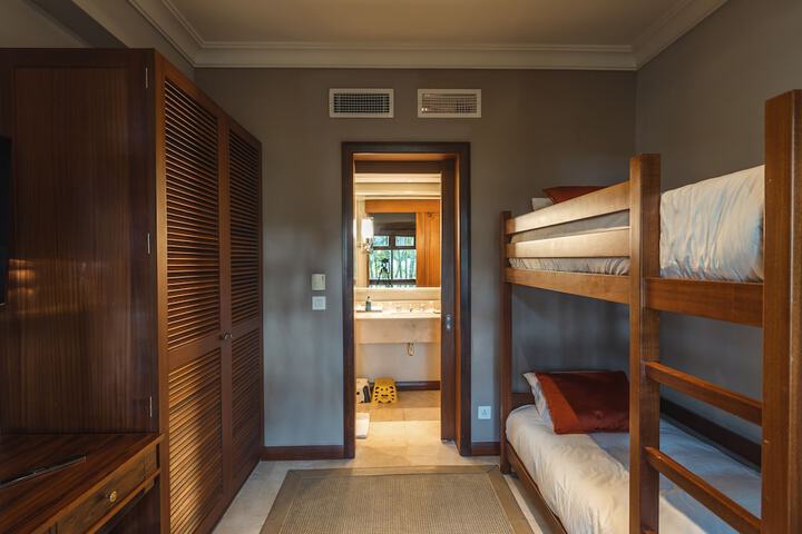 Room 66 of 239