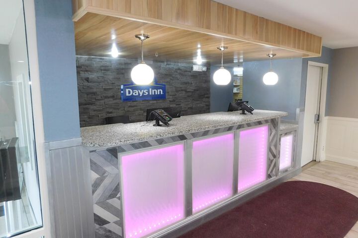 Check-in/check-out kiosk
