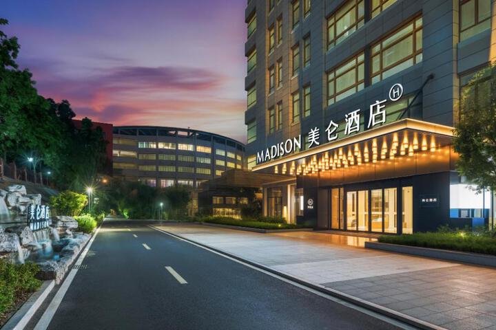 Chongqing University Town Meilun Hotel
