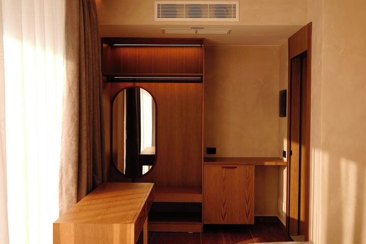 Room 2 of 37