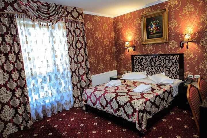 Room 6 of 63