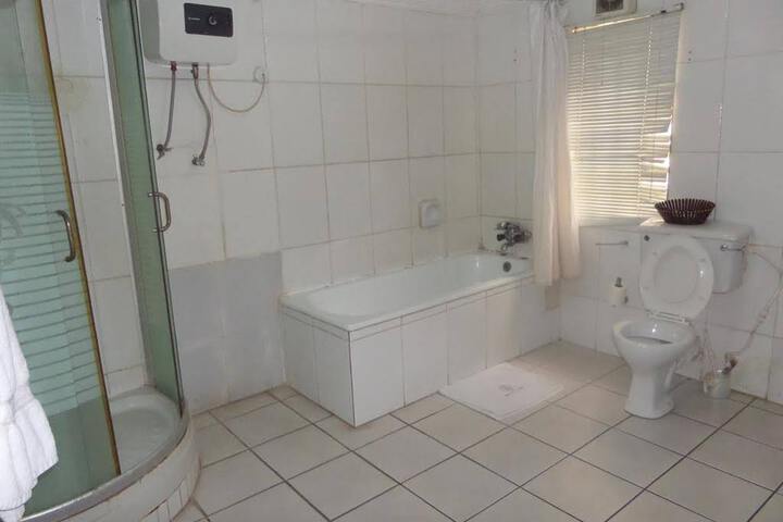 NOAHS ARK HOTEL AND SUITES