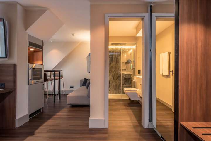 Room 15 of 48