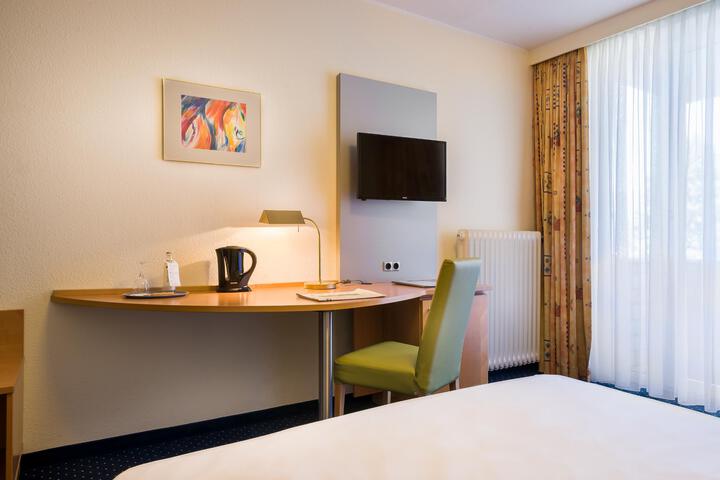 Room 3 of 110