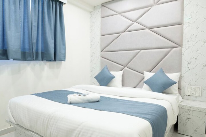 Room 8 of 16