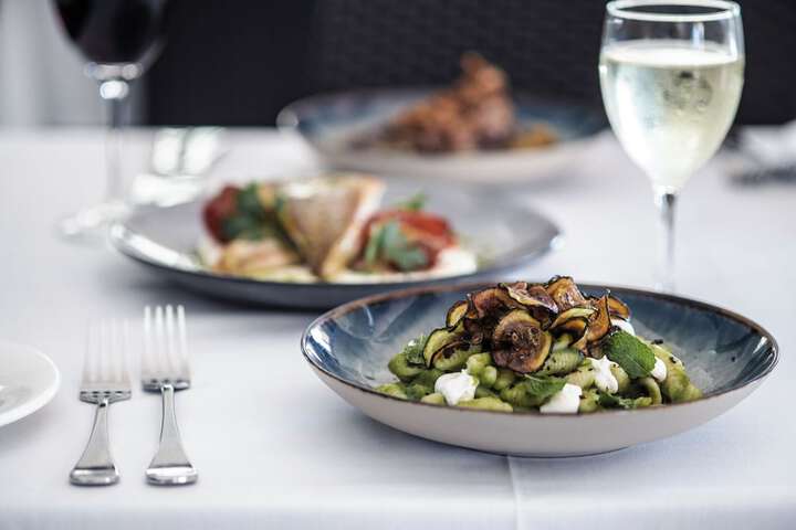 Dining 72 of 126