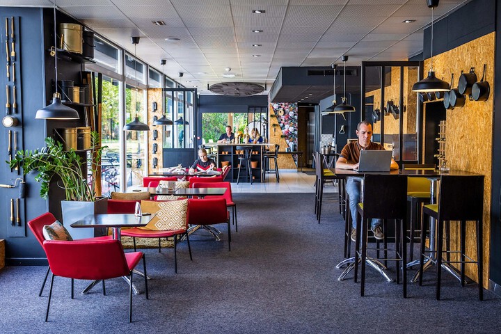 Dining 69 of 107