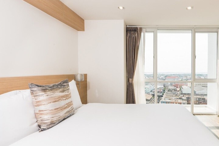 Room 6 of 63