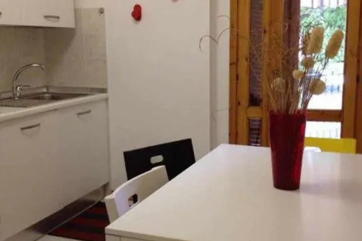 Room 4 of 9