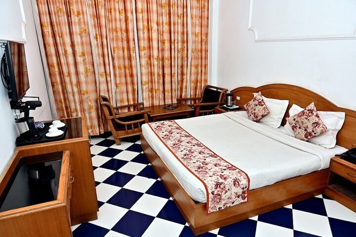 Room 6 of 29