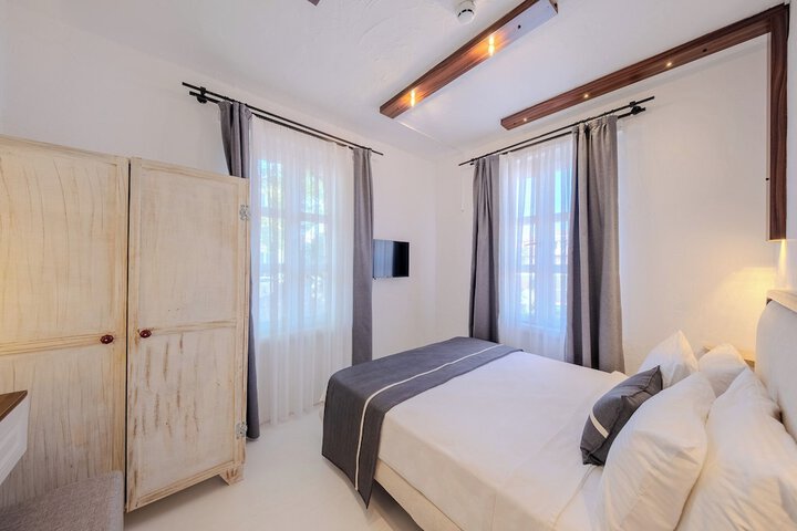 Room 3 of 78