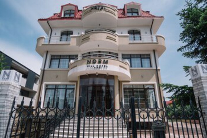 Hotel Exterior 16 of 48