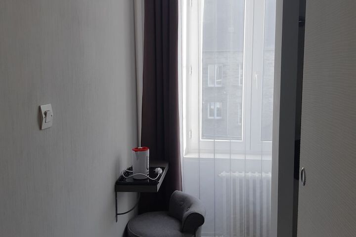 Room 10 of 31
