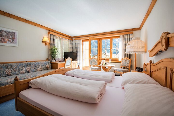 Room 3 of 37