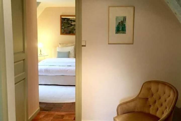 Room 4 of 89