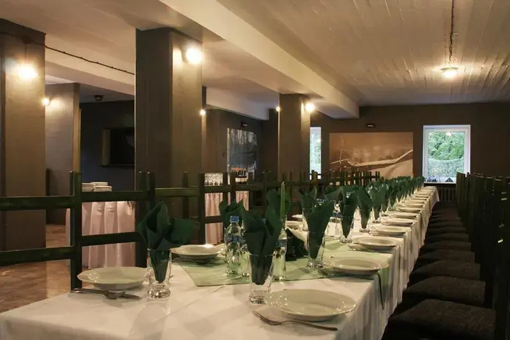 Dining 6 of 8