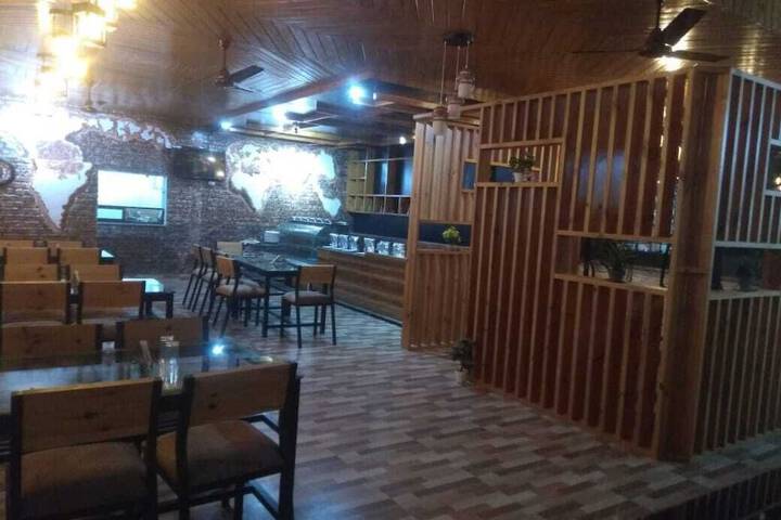 Dining 42 of 48