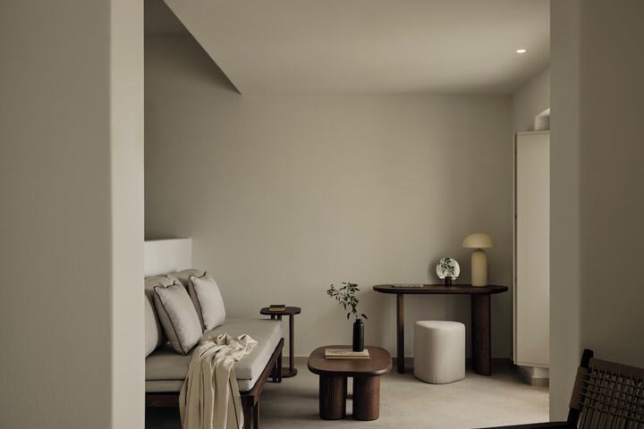 Room 16 of 76