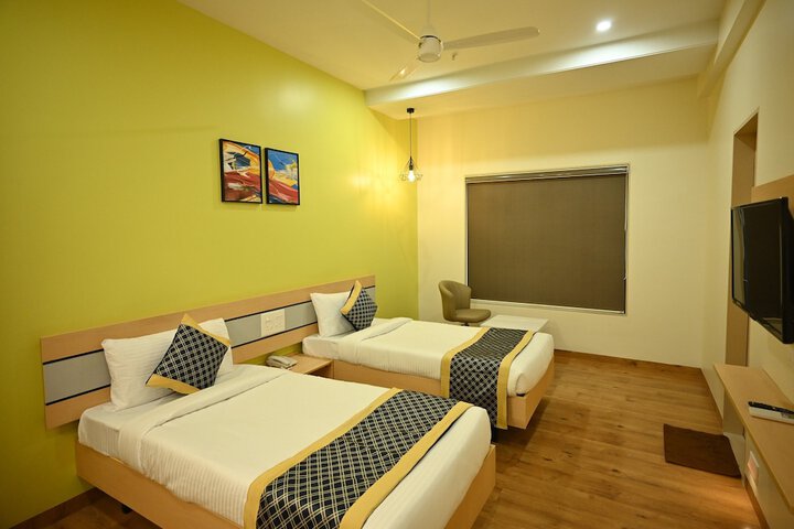 Room 12 of 16