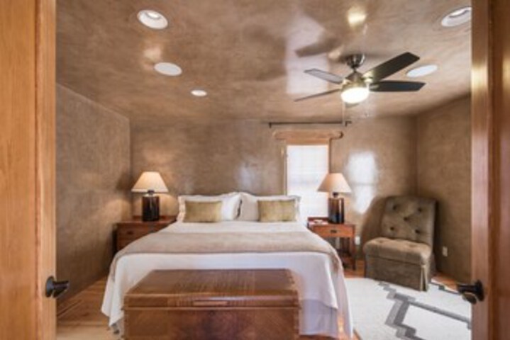 Room 28 of 35