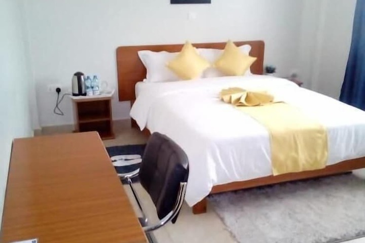 Room 4 of 30